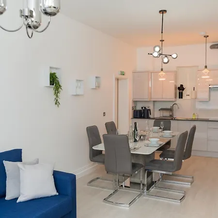 Apartamento Luxurious 2 Bed House Free Parking - Sleeps 6 *
